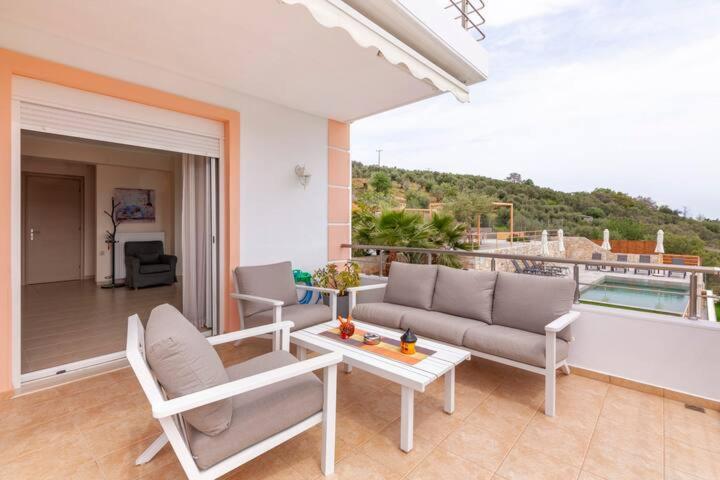 Villa Oasis Galatás Екстериор снимка