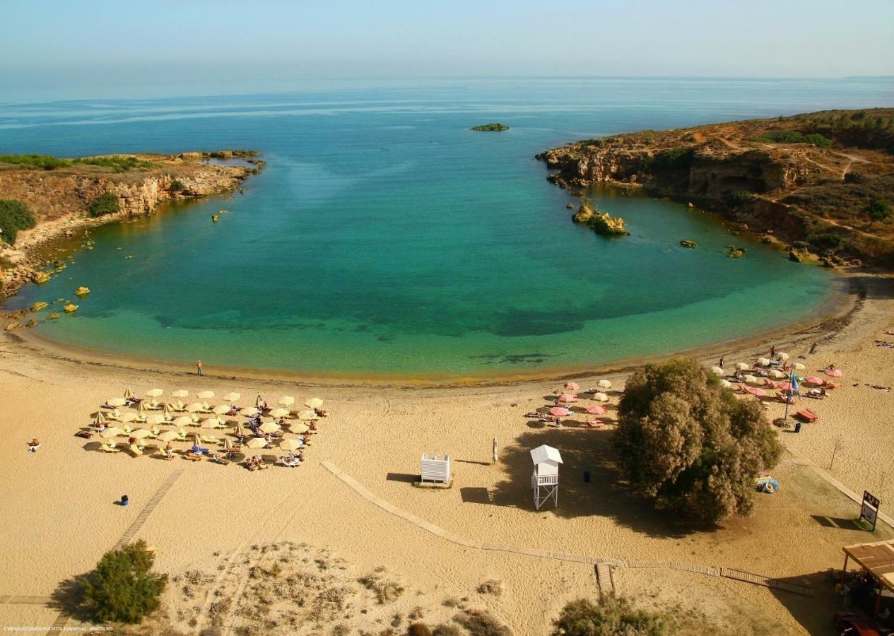 Villa Oasis Galatás Екстериор снимка