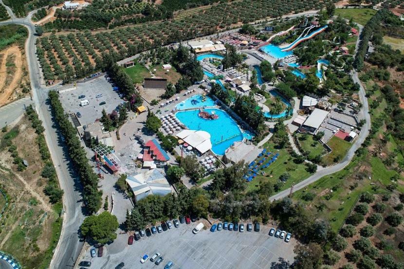 Villa Oasis Galatás Екстериор снимка