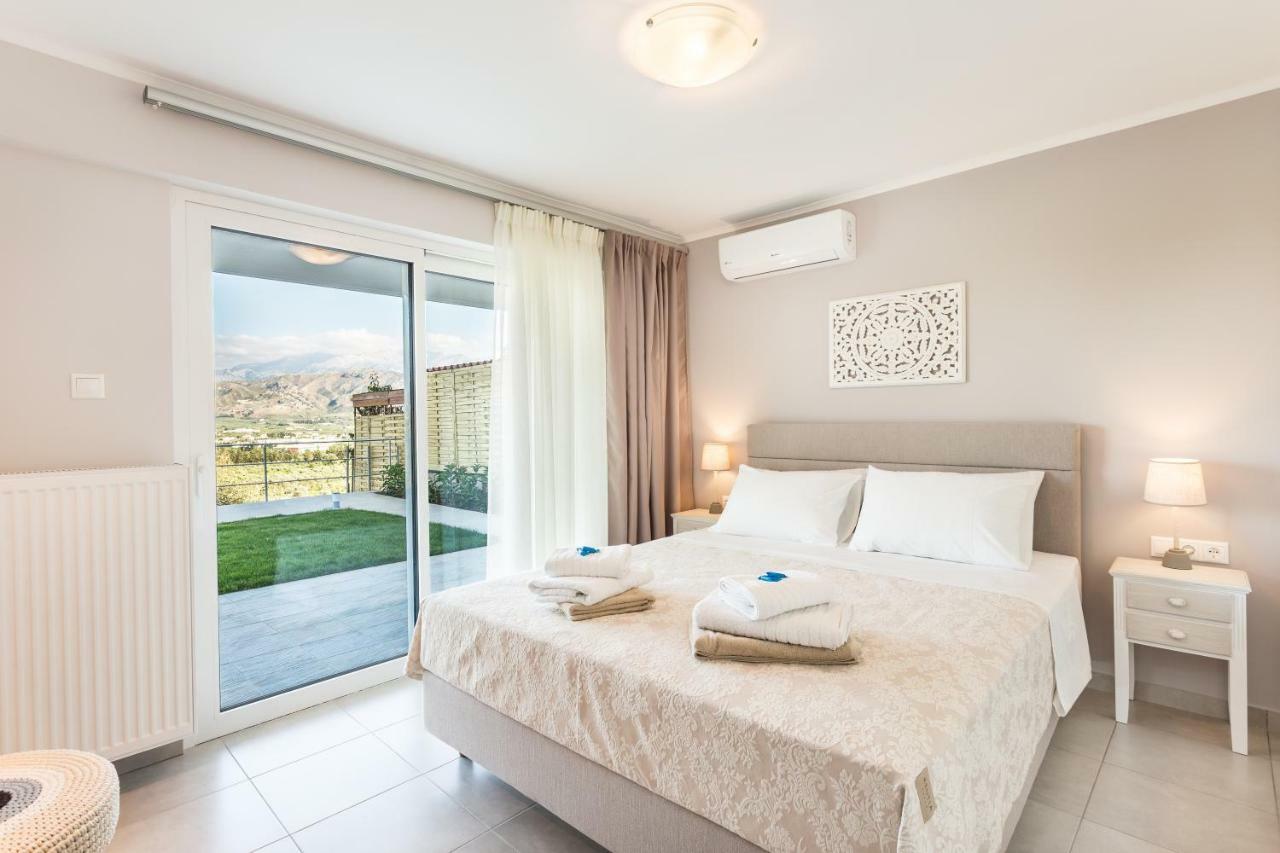 Villa Oasis Galatás Екстериор снимка