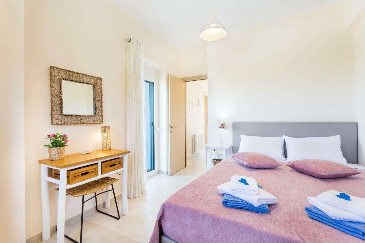 Villa Oasis Galatás Екстериор снимка
