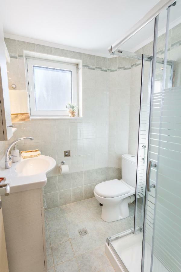 Villa Oasis Galatás Екстериор снимка