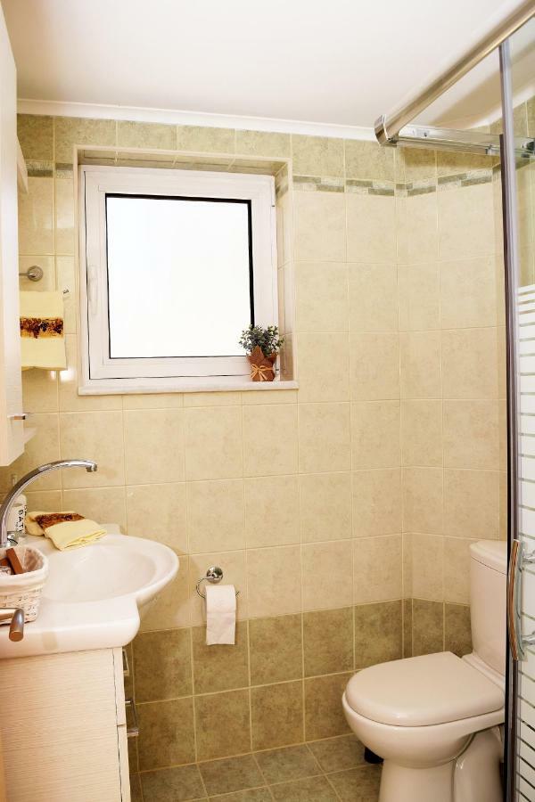 Villa Oasis Galatás Екстериор снимка